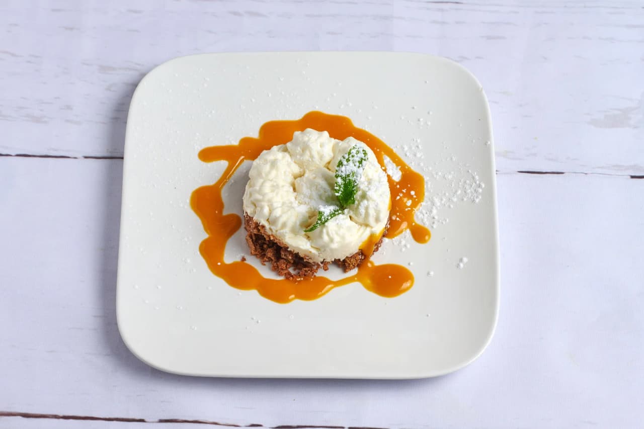 Scène représentant Chessecake dans L'Éclipse avec décor et éclairage qui reflètent l'atmosphère du lieu.